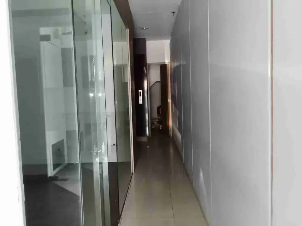 Sewa Ruko bagus komersil 3,5 lantai pondok pinang ( ada lift ) cocok utk cafe - klinik - kantor dll jakarta selatan