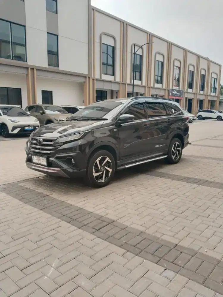 TOYOTA RUSH 1.5 S TRD SPORTIVO AT BENSIN 2021 , HITAM , MOBIL RAWATAN