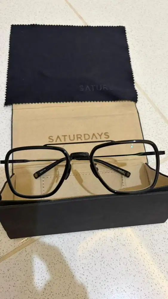 Kacamata SATURDAYS TONY Stark Edition Original Like New  beli 2.5jt