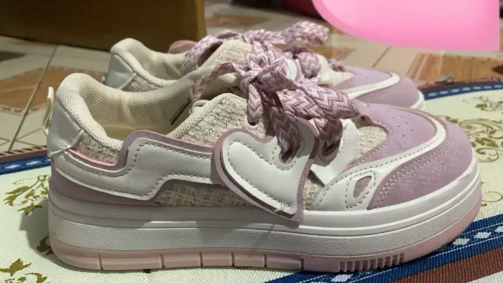 sepatu sneakers wanita model korea