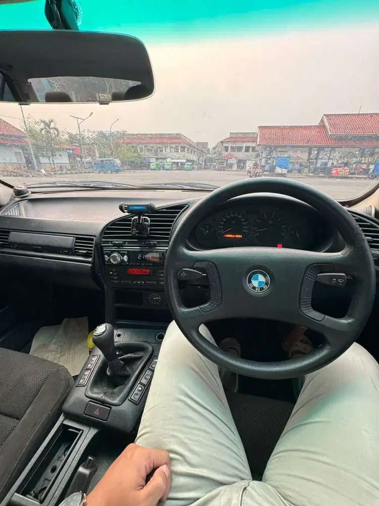 BMW 318i 1997 Bensin