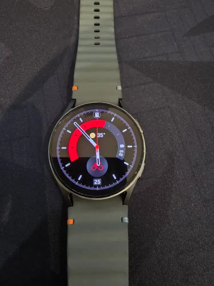 Samsung galaxy watch 7 40mm unit + charger
Normal semua,