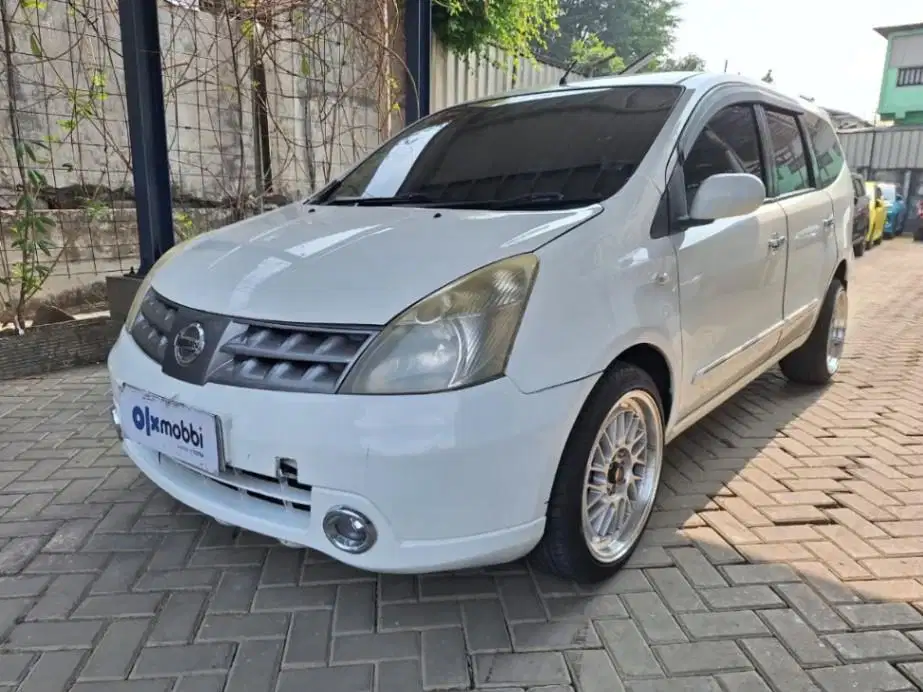 DP RENDAH Nissan Grand livina 1.5 XV Bensin-AT 2013 ZMN