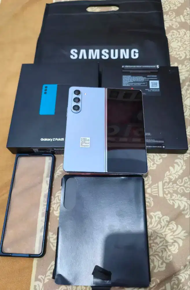 Samsung z fold 5 12/1TB fullset