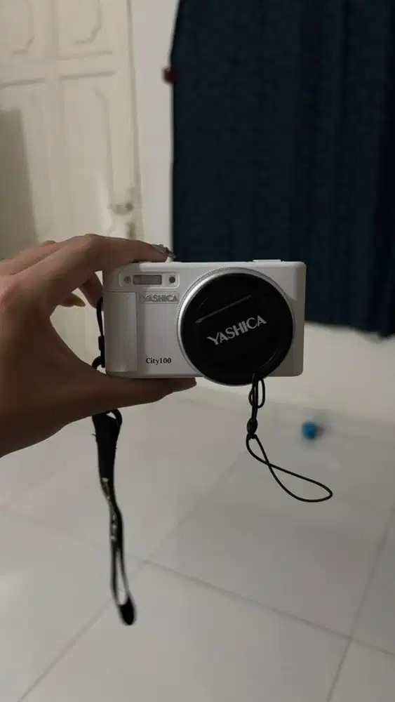 YASHICA City 100 Digital Camera White