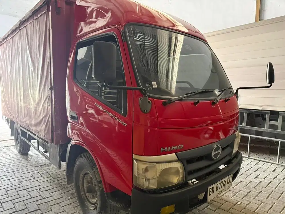 Hino dutro 4 roda long chasis