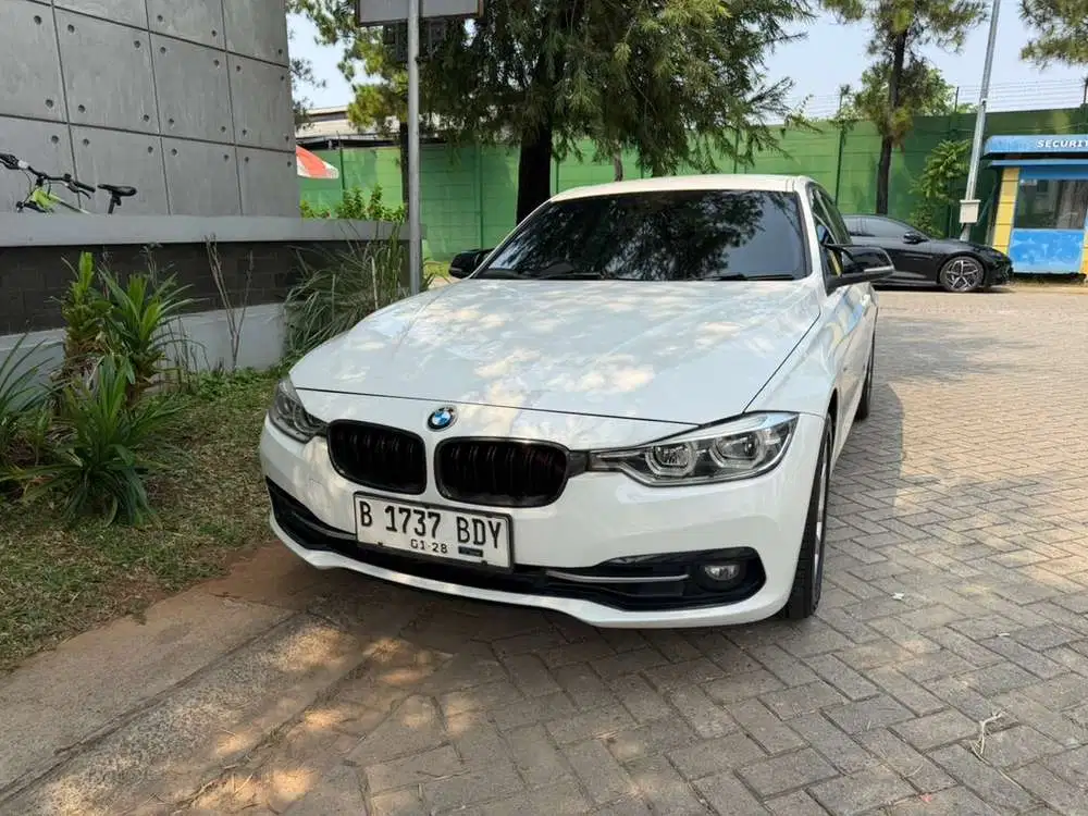 BMW 320i 2016 Bensin