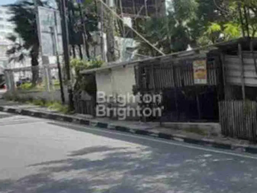 Dijual tanah dgn bangunan/rumah, di jln Jend Sudirman, pinggir jalan raya.