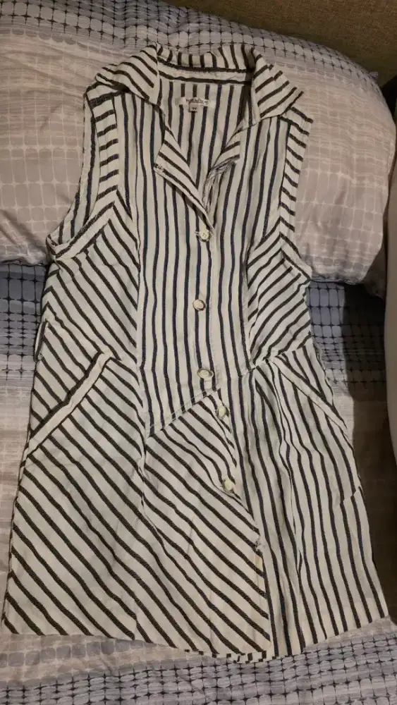 Dress garis hitam putih