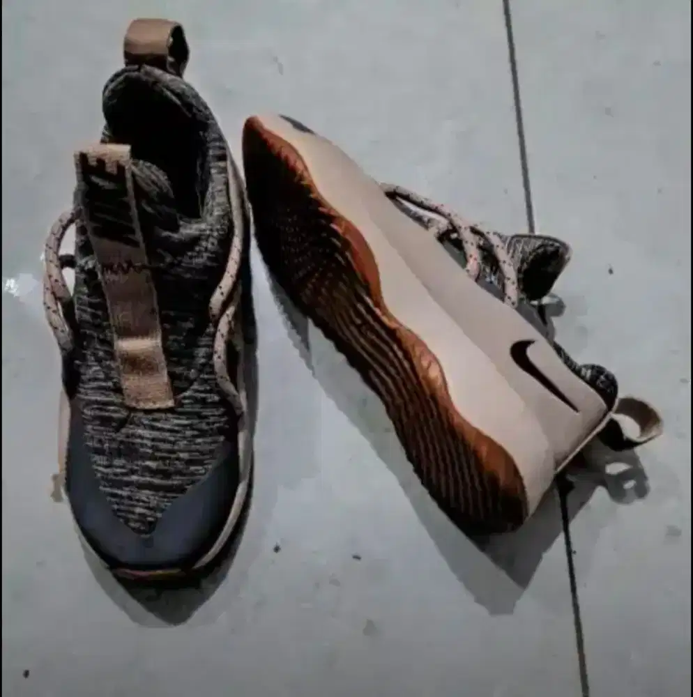 Sepatu nike abu