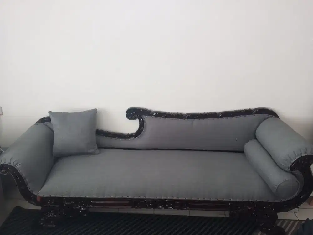 Sofa Jati Ukir Klasik Abu-abu 210 cm Kondisi Terawat