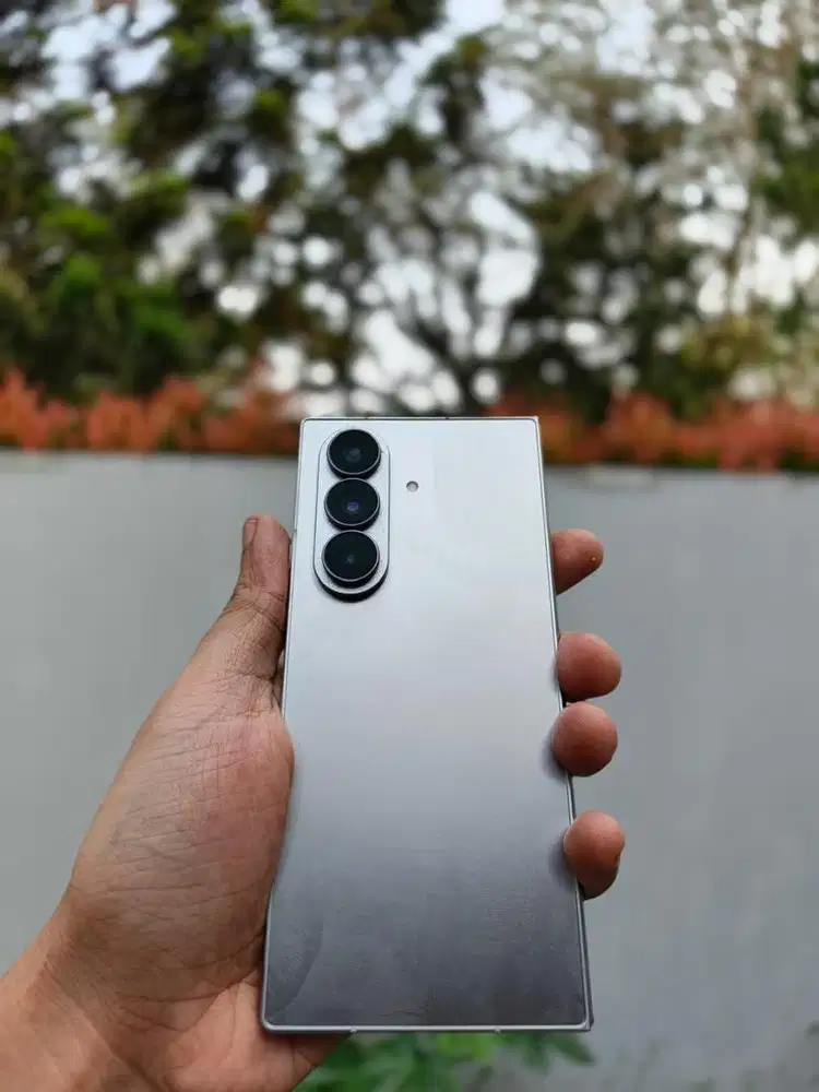 Samsung ZFold 7 silver