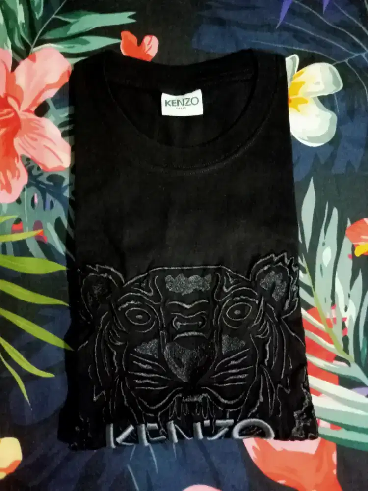 KENZO MEN'S TEE ( black on black embroidery )