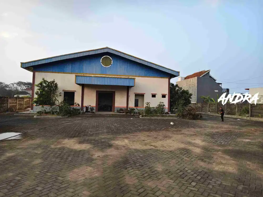 Gudang solo gagak sipat dekat bandara adi soemarmo Colomadu asrama haji