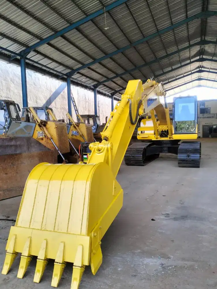 Excavator PC200-10CE th 2023 harga 950jt NEGO!!!