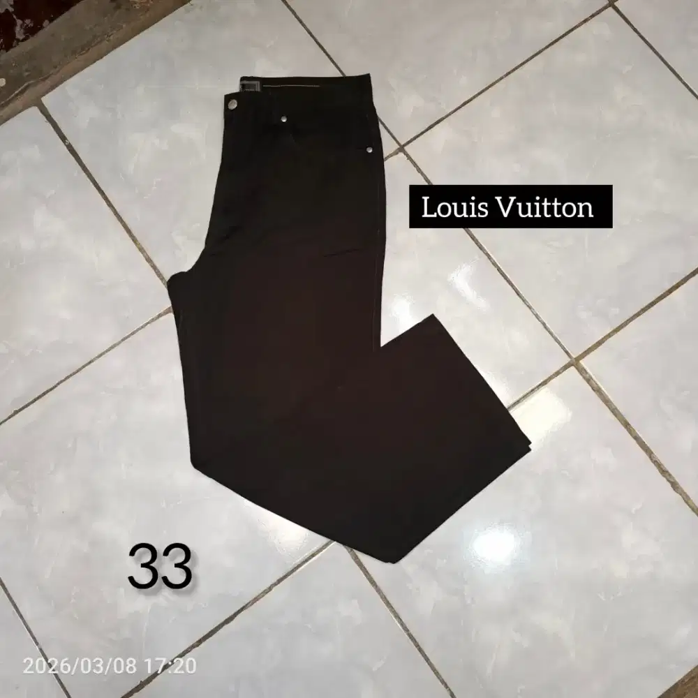 Pahami deskripsi Celana Pria Hitam LV