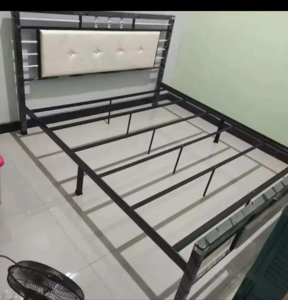Dijual Ranjang Besi kuat kokok seperti baru uk 160*200cm