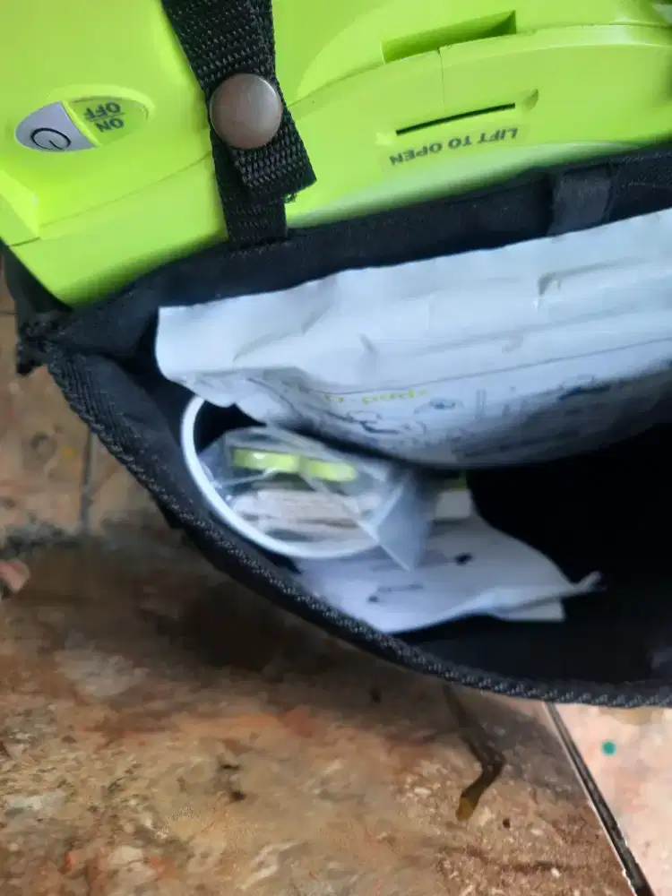 AED (automatic externak defibirator)