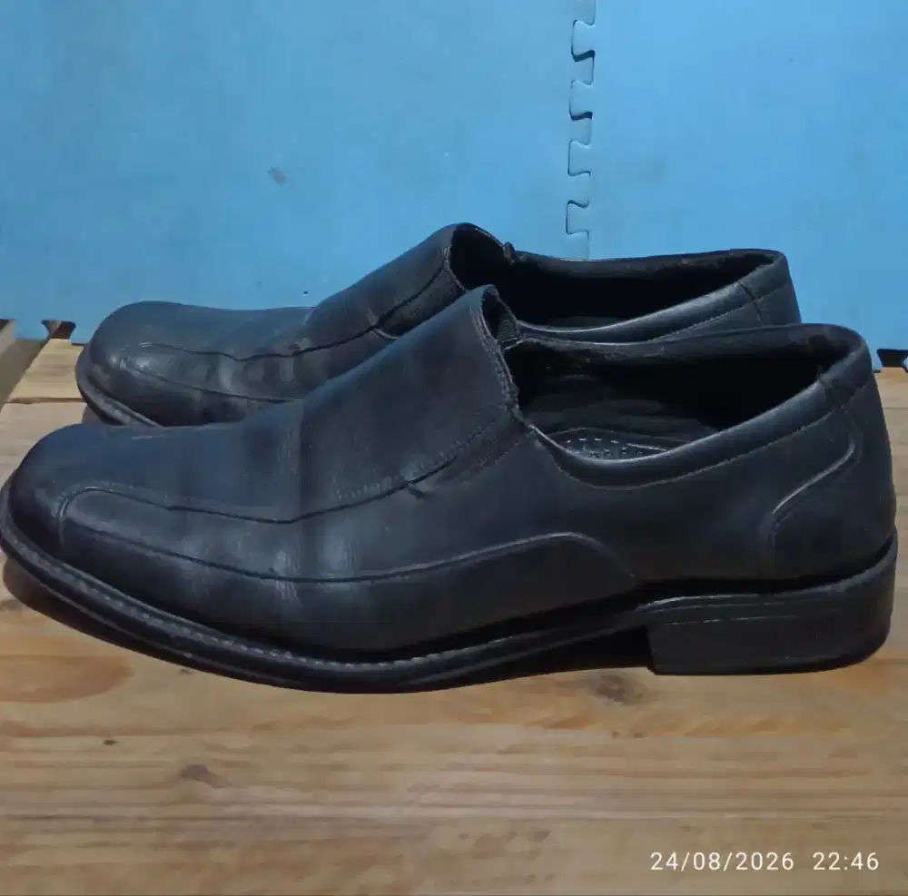 Sepatu Kulit Slip On