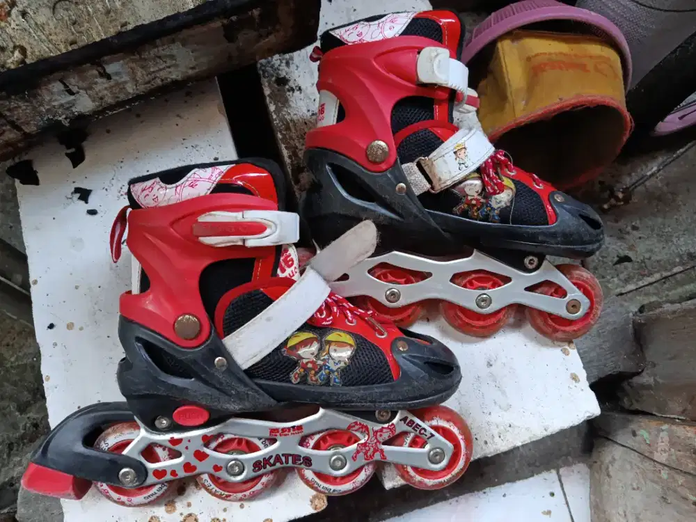 Sepatu roda anak UK 33-35