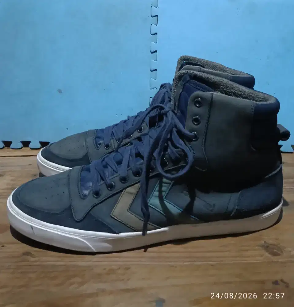 Sepatu Kulit Hummel