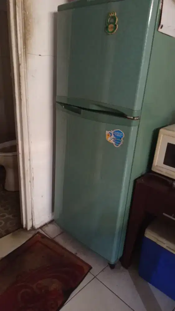 kulkas bekas 2 pintu merk lg