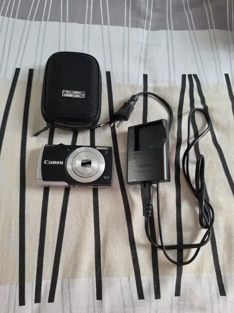 Canon PowerShot A2500 HD 16MP + Charger & Case