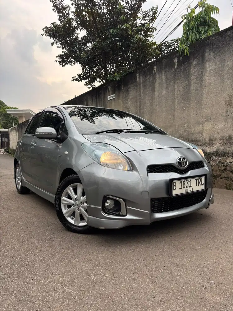 [CASH] Toyota Yaris E At 2013 Pribadi Murah Bergaransi