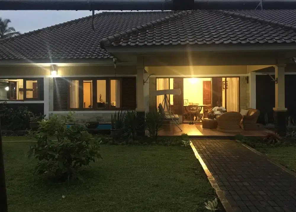 JUAL MURAH RUMAH / VILLA SEMI FURNISH DI CIANJUR ! LAHAN LUAS