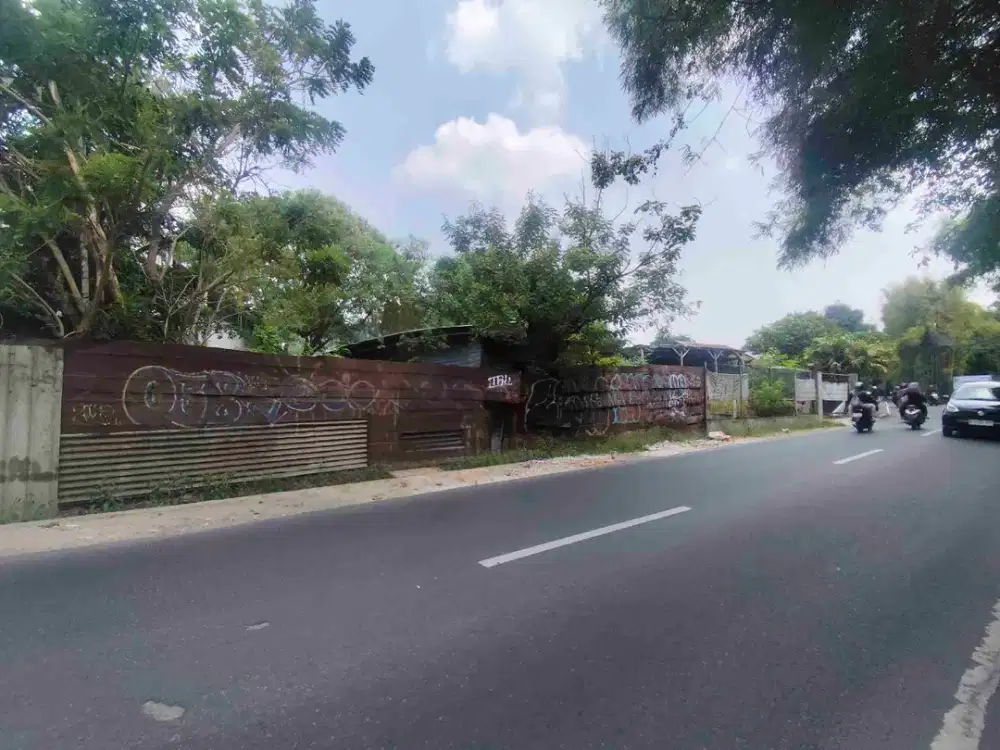 Tanah 2350 m murah 11 jt/m komersial strategis pinggir jalan di Basuki Rahmat jakarta utk gudang workshop perumahan Gedung