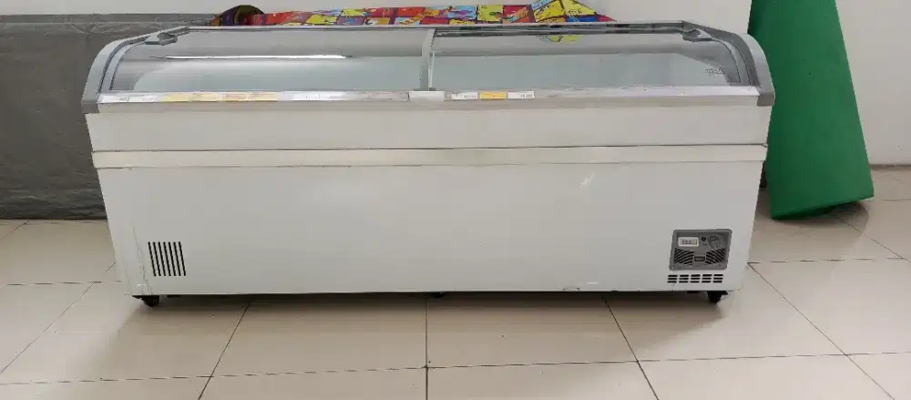 Freezer Display Merk Gea 700 Liter