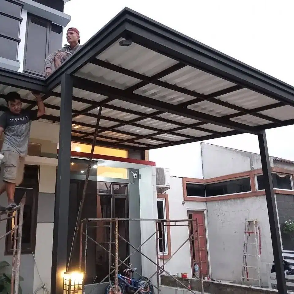 Kanopi minimalis atap alderon depan rumah.