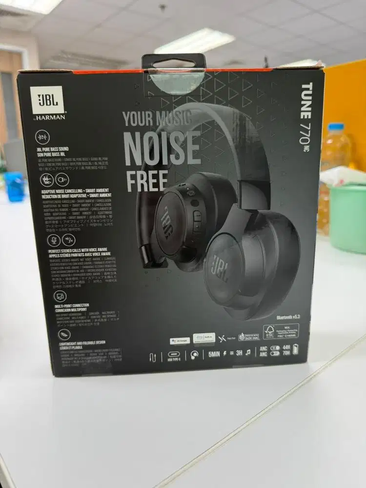 Headset : JBL TUNE 770NC