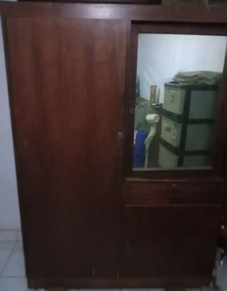 Lemari kayu jati asli masih mulus pemakaian terawat