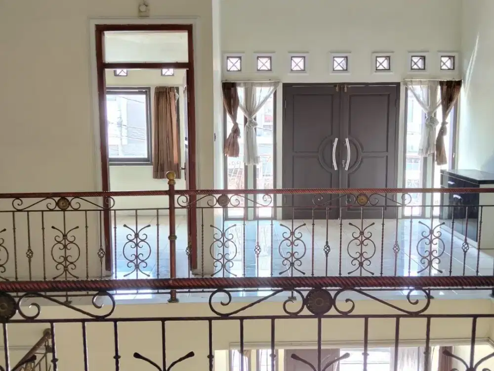 Rumah Besar 2 Lantai Di Turangga Alat Musik dkt Buah Batu Bandung