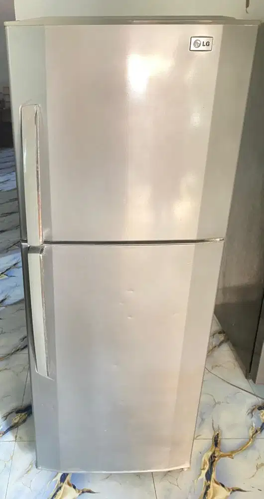 dijual kulkas 2pintu LG