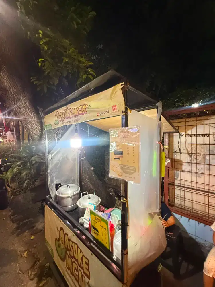 GEROBAK BEKAS JUALAN JASUKE