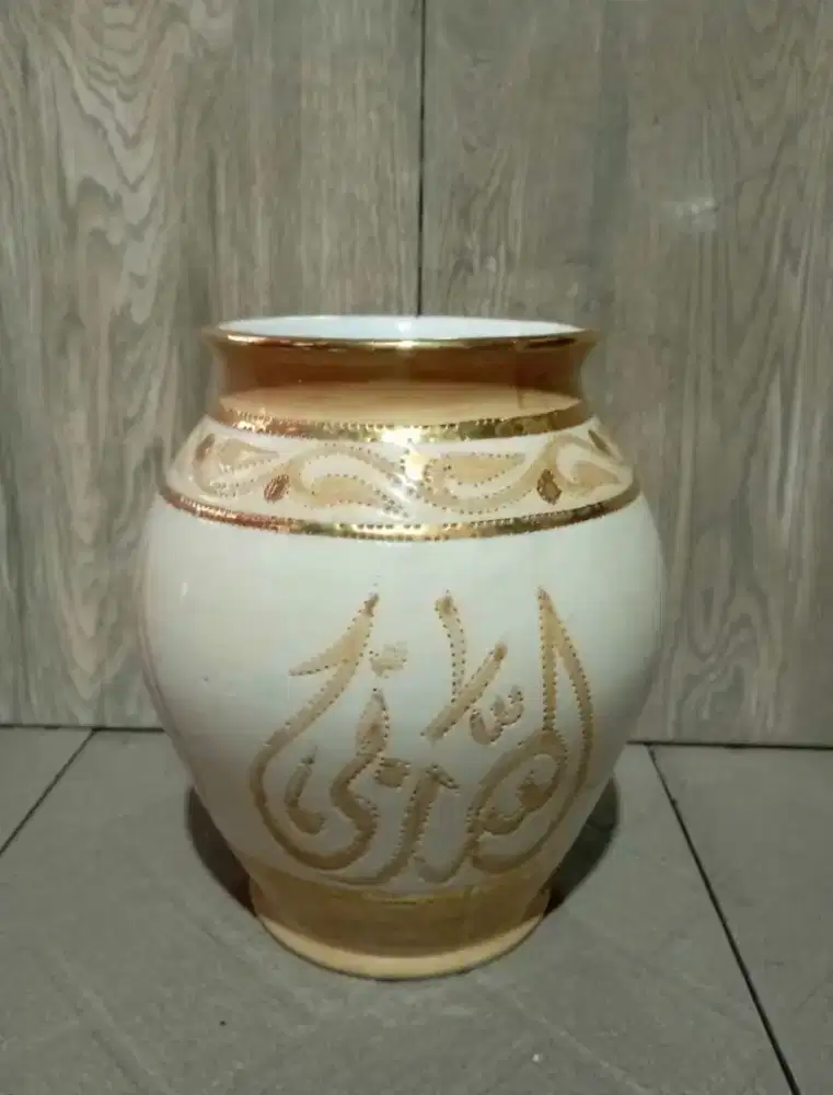 vas bunga motif