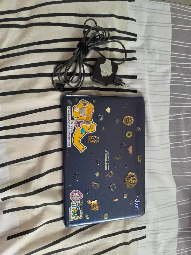ASUS E203N Laptop Bekas + Charger