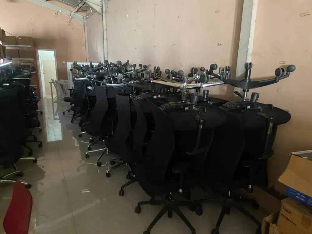 Lelang barang-barang bekas kantor kondisi rusak Agustus 2026