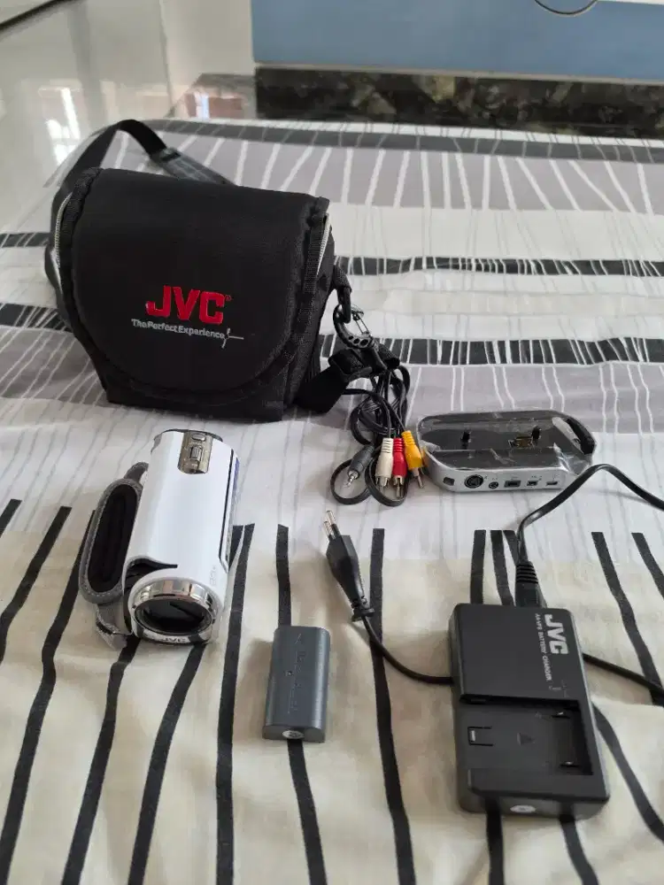 JVC Everio GZ-MG335WU Camcorder 30GB HDD – Full Set + Bag. Handycam