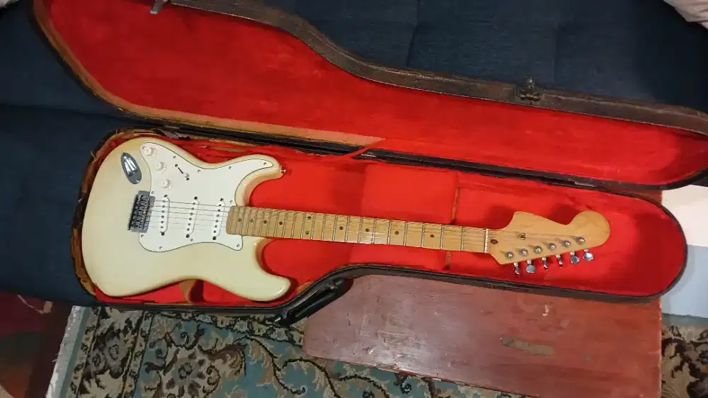 Gitar Stratocaster nobrand (Kidal) + Hardcase