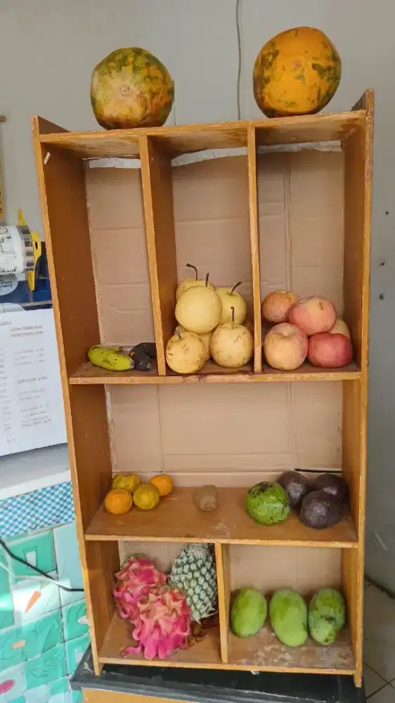 Rak kayu & karpet rajut