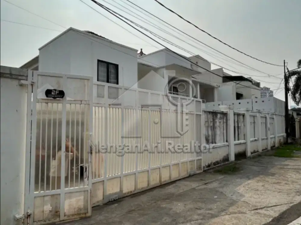 Rumah 2 Lantai Jakarta Selatan. Akses mudah ke Prapanca dan Bangka Raya