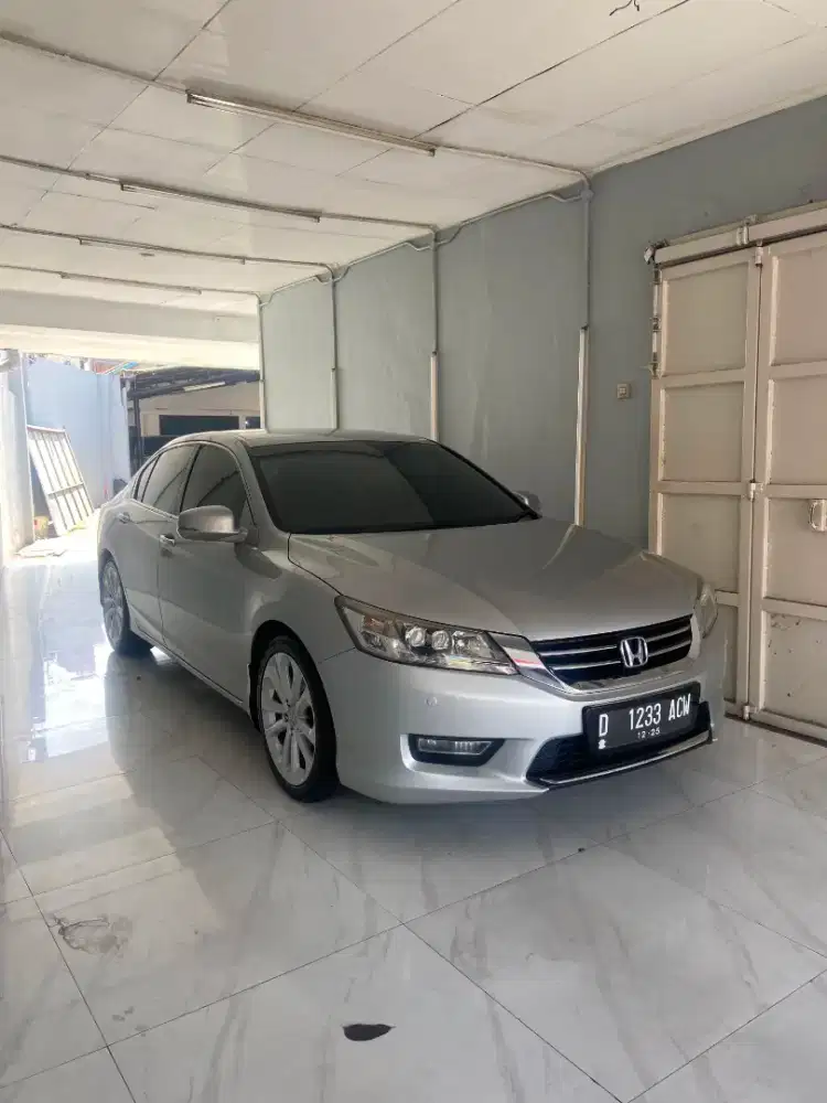 Honda accord AT 2013