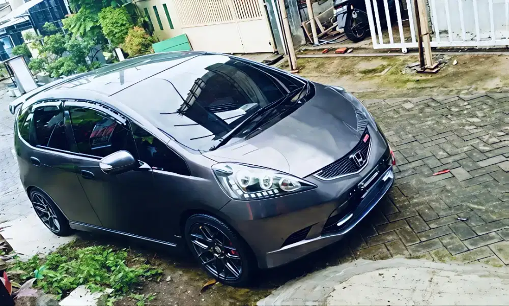 JUAL CEPAT HONDA JAZZ RZ 2010 MATIC TIPE TERTINGGI