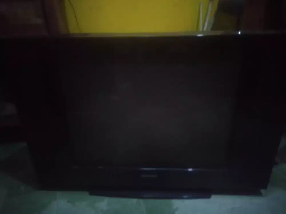2 TV Tabung Samsung dan Sharp