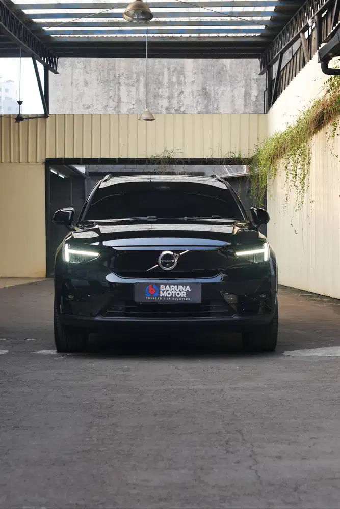 VOLVO XC40 T5 RECHARGE  PURE ELECTRIC 2023