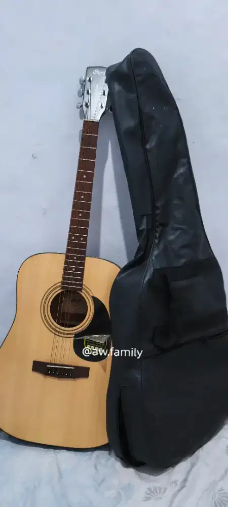 Gitar Cort kondisi mulus
