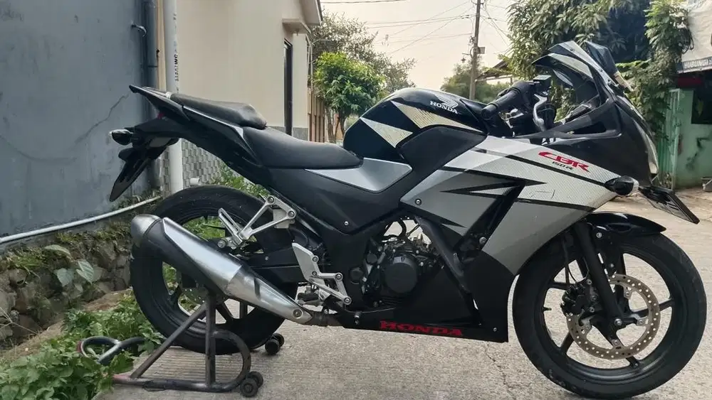 58@; PAJAK ON F KAB CBR150R HITAM2015